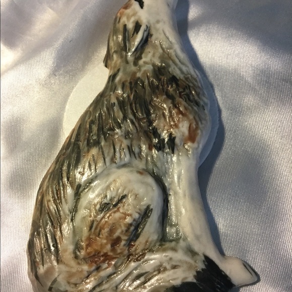 Ceramic Wolf brooch - Picture 3 of 4